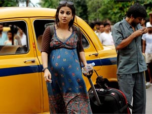 Vidya Balan goes unnoticed on the streets of Kolkata